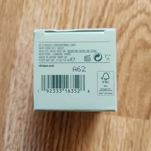 NWT Clinique Take the Day Off Charcoal Cleansing Balm Sample Size - Picture 3 of 5